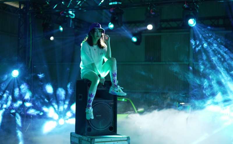 京都府木津川市の山の中にある大型倉庫を改装した撮影スタジオ、車が入る多目的レンタルスペースです。