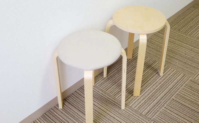 補助の丸椅子です。ご自由にご利用ください