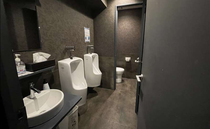 男性お手洗い - グレイドパーク池袋（旧：ELLARE）の写真