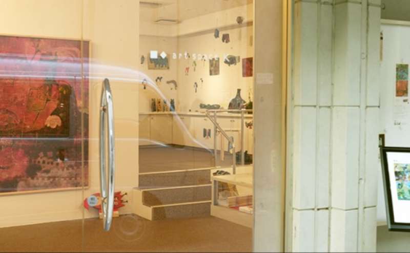 入り口から中を見たところです