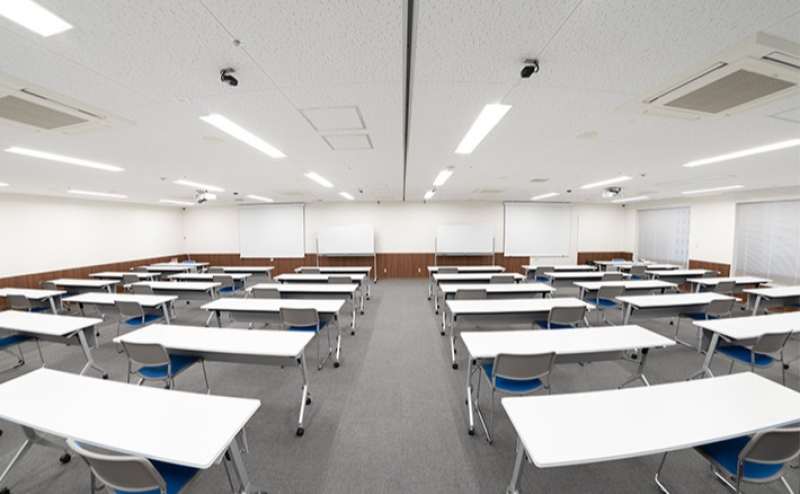【心斎橋】大会議室A-2 基本88名収容 縦にも横にも使える 地下鉄長堀橋駅直上でアクセス良し  Wi-Fi無料 /会議 試験 研修会 セミナー等に/JEC日本研修センター心斎橋