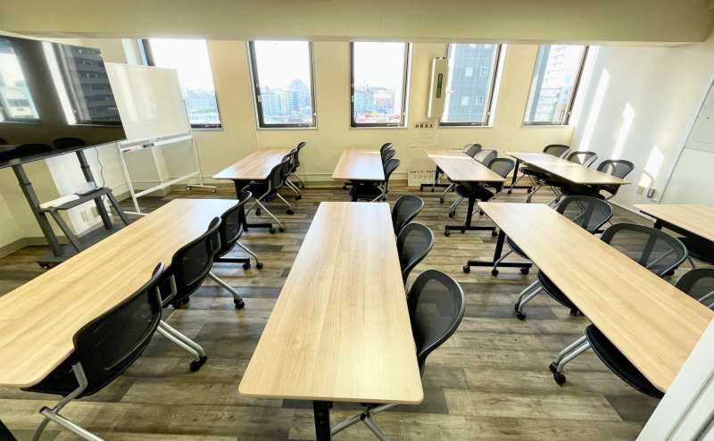 【窓からの景色が開放的な会議室です】 - TIME SHARING 四谷8Aの写真