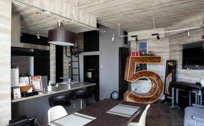 広々としたダイニングテーブルなのでみんなで楽しく食事ができます！