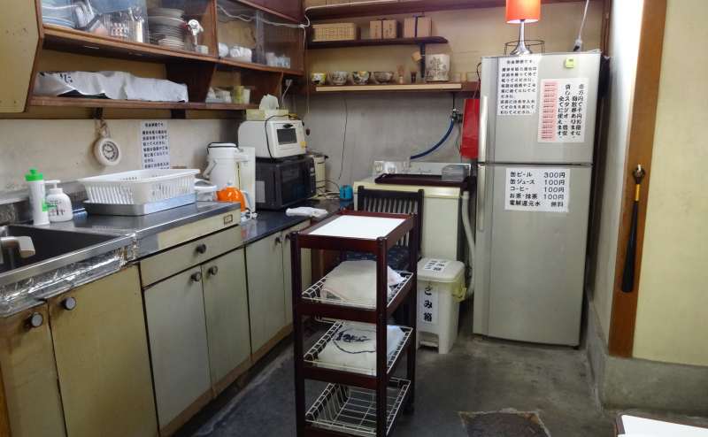 スタジオ奥の台所兼休憩室