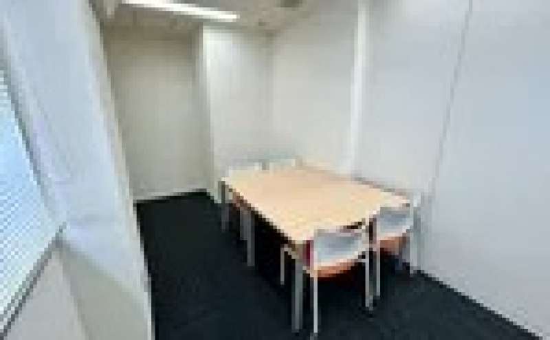 【対面形式4名着席可能！】