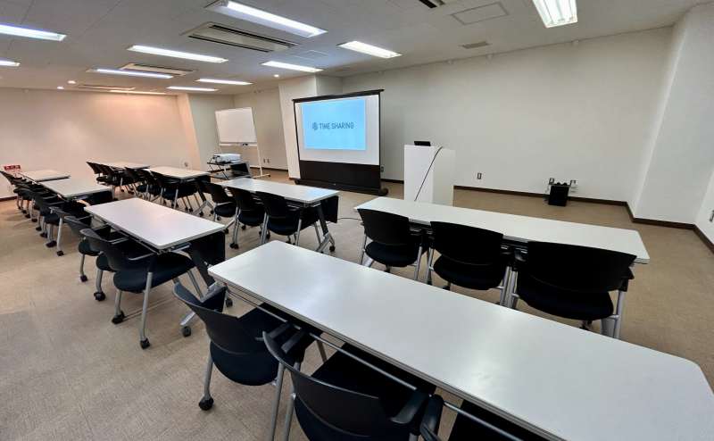 【司会台、モニター、ホワイトボードも無料でお使いいただけます。】 - TIME SHARING 渋谷東口 渋谷TRビル2Fの写真