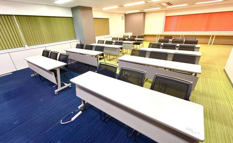 【会議・セミナーのご利用に便利！ビル内に複数会議室があるので控室のご用意も可能です！】