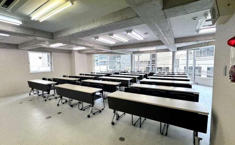 【スクール形式で60名着席可能です！】