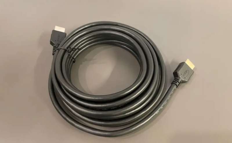 HDMIケーブル完備。電源タップなどご自由にご利用いただけます