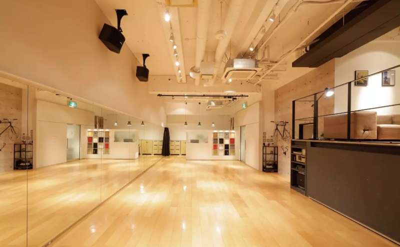 天井高4.3mと各種撮影にぴったりのスペース。明るくオシャレな空間です