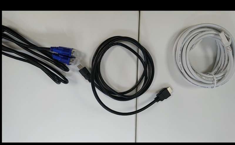 備品：ケーブル３本