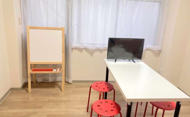 机・椅子のレイアウトは元に戻していただける前提で変更可能です。