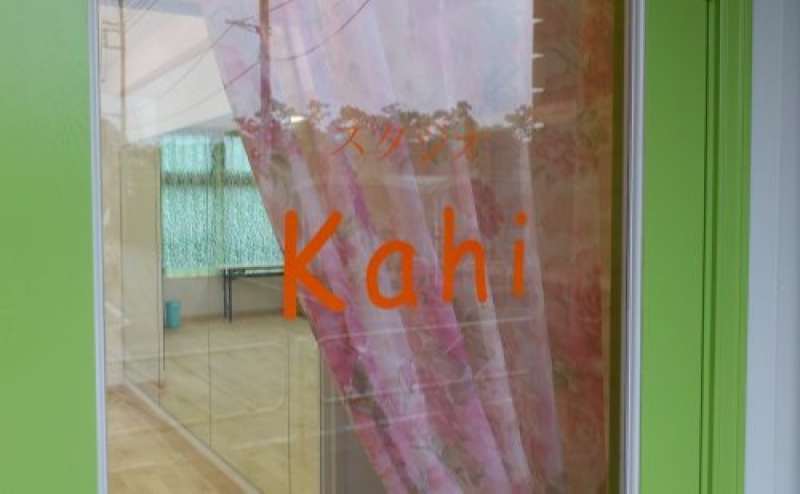 Kahiのサインが目印です。駅近で迷いません