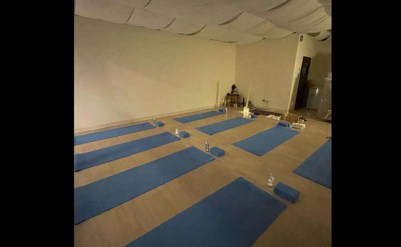 スタジオの中の風景です。夜は間接照明も使えます