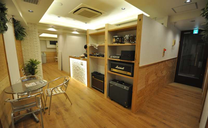 受付にて笑顔でお待ちしております。