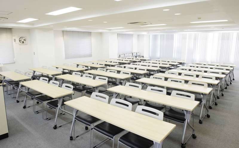 会議室内の様子。前方入り口側より。