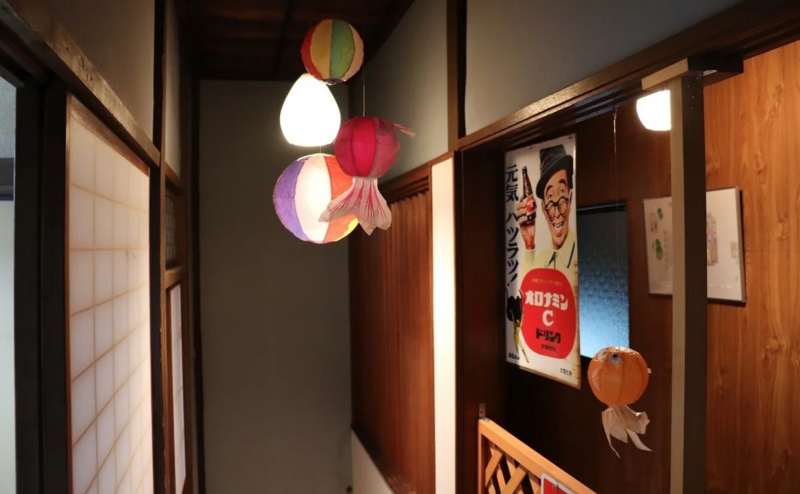こちらが昭和レトロの入り口です。どうぞごゆっくりおくつろぎください