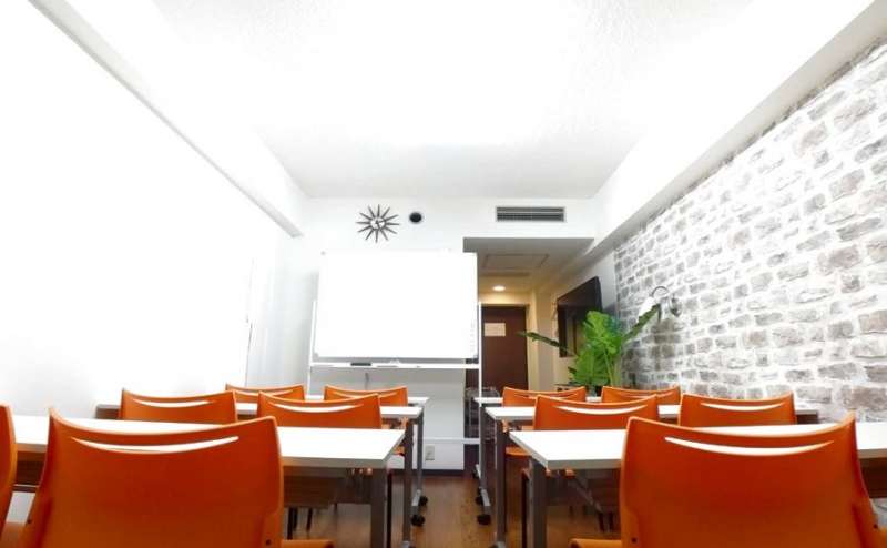 ホワイトボード無料完備。両面に書き込みのできるタイプです