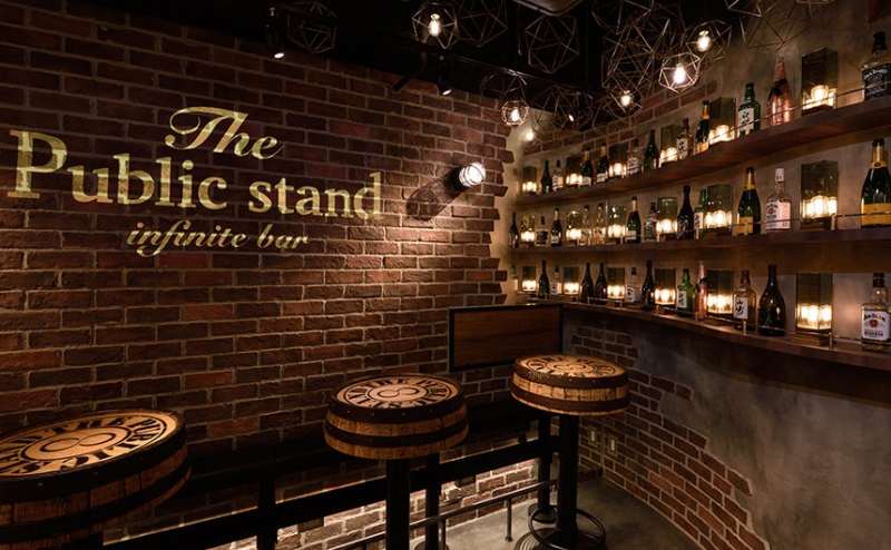 プロジェクターは直接壁に投影