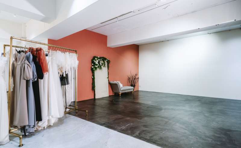 レンタルスペース 【SOZOstudio南堀江】プロジェクター無料貸出/本格的な撮影向け/天井の高い広々とした空間/三種類の異なる壁面