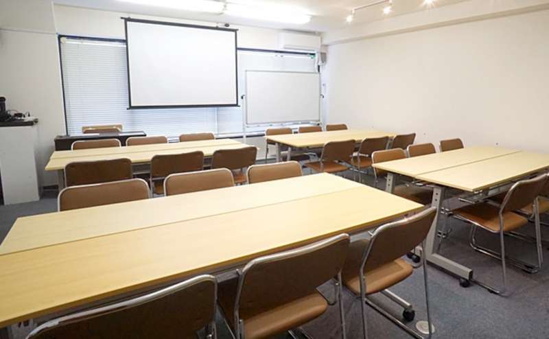 グループワークや研修会、勉強会に使いやすいレイアウトです