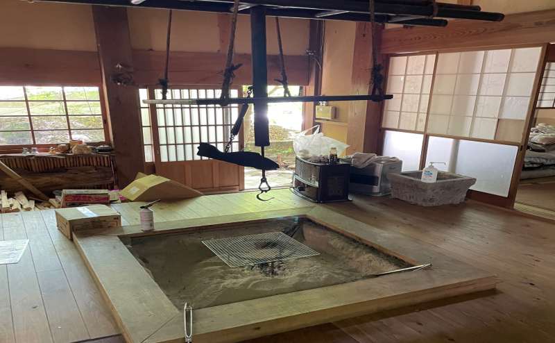 囲炉裏になります。