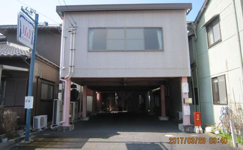 M&Yダンススクール外見　1階駐車場(5～6台)