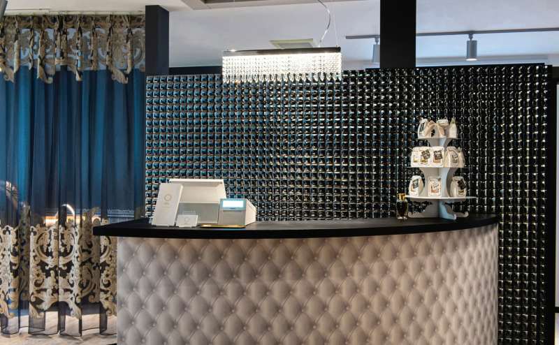 入口はいってすぐにある受付カウンターです