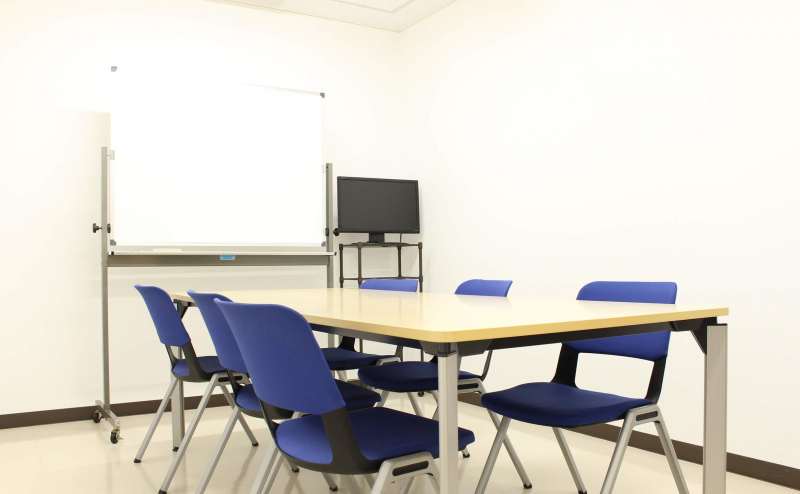 こちらは会議室B  作業、セミナー、イベントの内容で両方の会議室を同時レンタル可