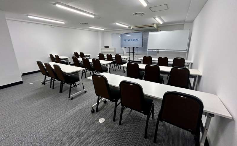 【スクール形式22名着席可能！】 - TIME SHARING 渋谷ワールド宇田川ビル9Bの写真