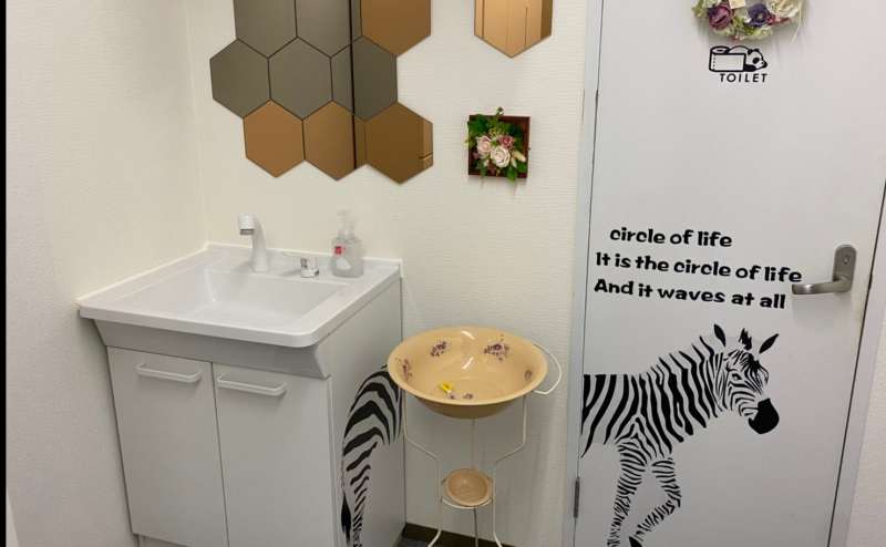 洗面化粧台の水詮からは熱いお湯も出ます。