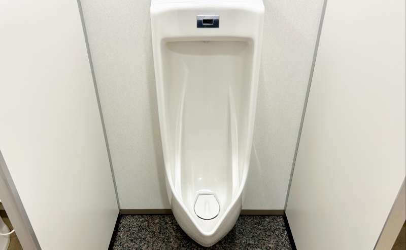 【男子トイレ：小便器１、個室１】 - TIME SHARING 飯田橋 第一勧銀稲垣ビル 2Bの写真