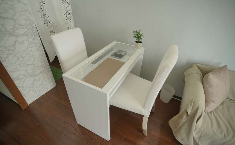 対面式のテーブルはネイル施術にピッタリです(ˊᗜˋ*)