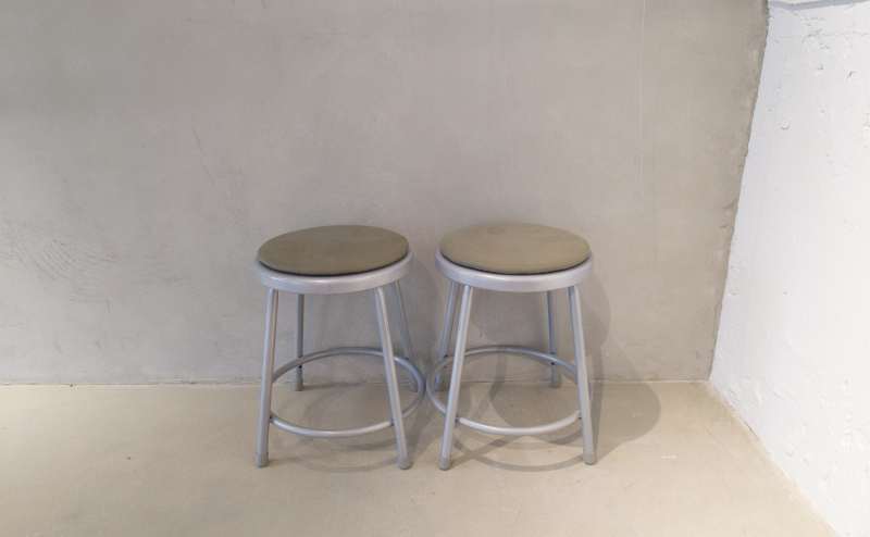 備品｜丸型スツール ×２脚