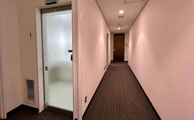 【女子トイレ入口】