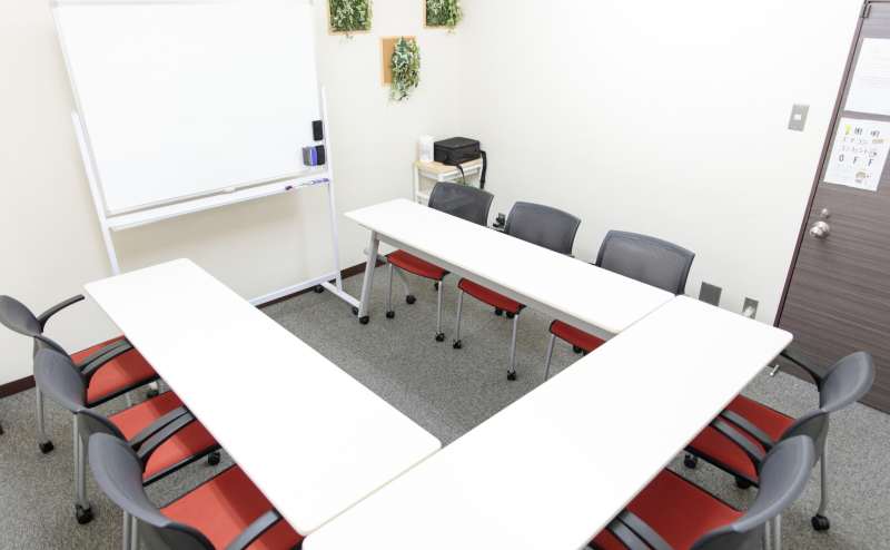 【御堂筋線 本町駅4分】梅田や難波、心斎橋、淀屋橋からも近くて便利！少人数の会議や打ち合わせに「みーてぃんぐすぺーす本町」