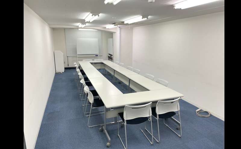 【秋葉原7分/浅草橋4分】常設16名、広さ34㎡の会議、商談、役員会、ミーティング、ワークショップに最適なロの字レイアウトの会議室・セミナールーム3C