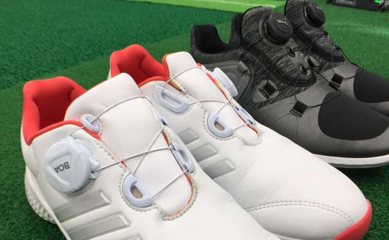 女性用のシューズは、アディダスとプーマ。各サイズを取り揃えています。