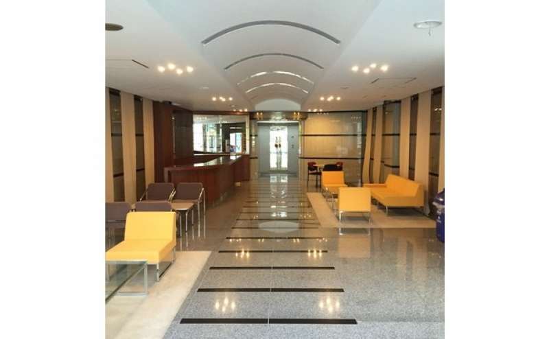 エントランスは豪華。明るくゲストをお迎えできます