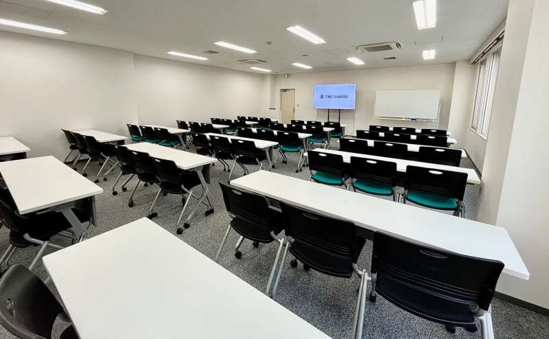 【司会台、ホワイトボードも無料でご利用いただけます】- TIME SHARING 京橋 SC新京橋ビル 7Cの写真