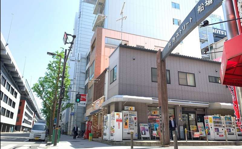 丼池ストリートを通り過ぎて、すぐ当ビルがあります。