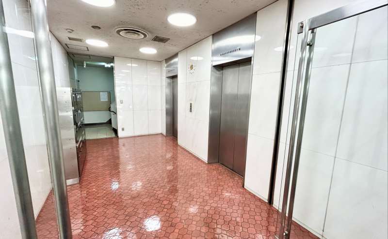 【ビルに入りましたら突き当りの階段までお進みください】 - TIME SHARING 飯田橋 第一勧銀稲垣ビル 2Aの写真