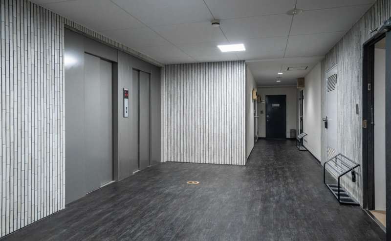 【エレベーターで8階まで上がり、左奥のドアが当スペースです】 - TIME SHARING 新宿御苑前 壱丁目参番館8Bの写真