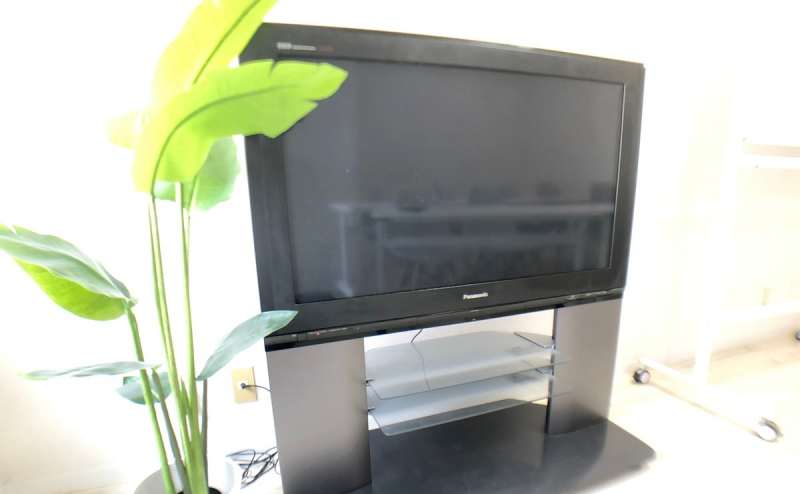 ４２型大画面モニター　テレビ視聴やＰＣを接続してモニターとしてご利用可能です