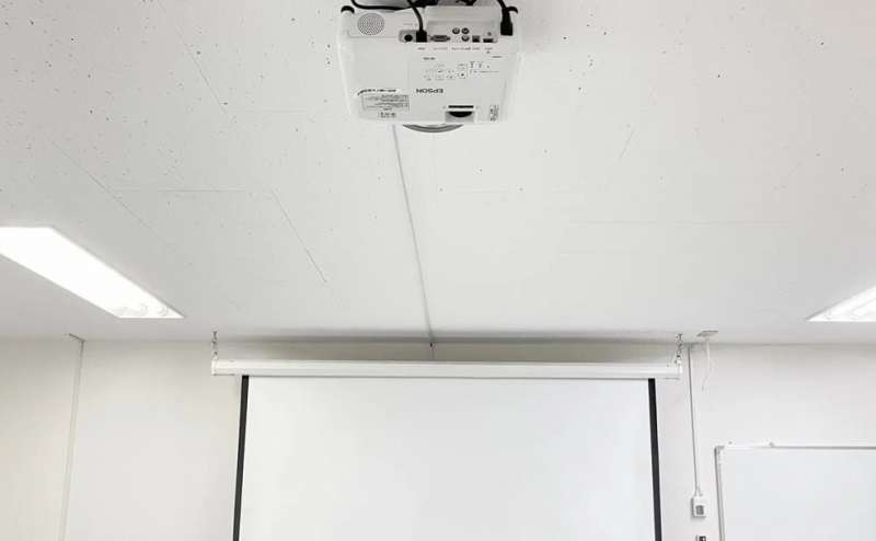 当貸会議室におきましては、プロジェクターのご利用も無料となります。