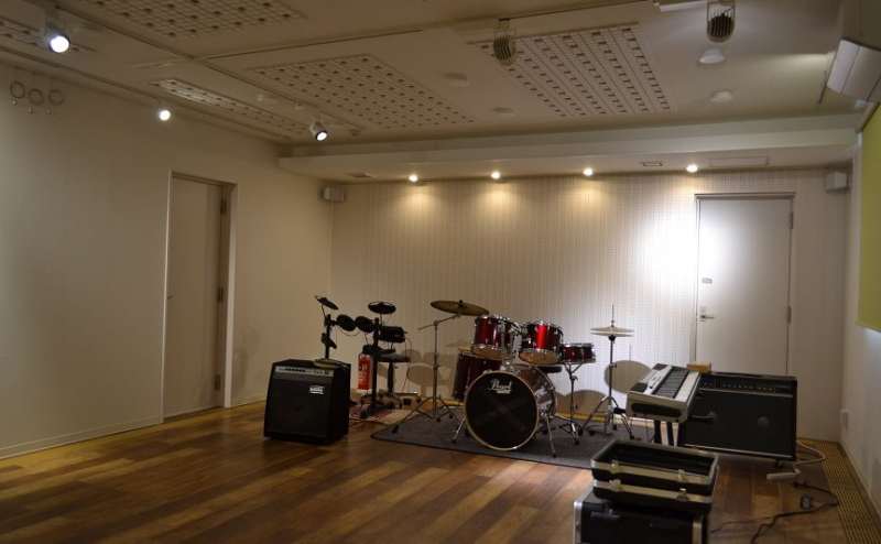 閑静な府中町に隠れ家的空間、防音・照明設備が整った多目的レンタルスペース　Cafe Studio Kissaco（カフェスタジオキッサコ）