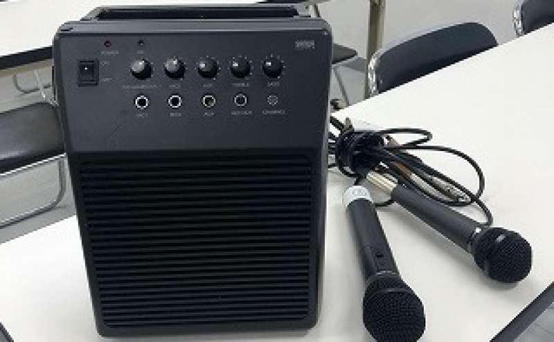 サンワダイレクト ワイヤレスマイク スピーカーセット 拡声器 アンプ内蔵スピーカー マイク入力2系統 18W 400-SP055をご用意。有線マイクもご用意あります。(マイク計2本)