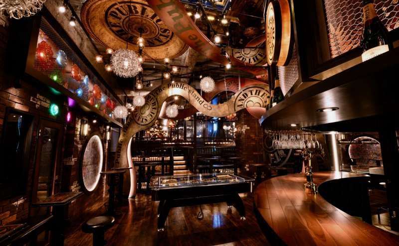 東京　町田　お洒落で大型スクリーン、ダーツ、ビリヤードも完備のお洒落でエレガントBAR 『The Public stand町田店』