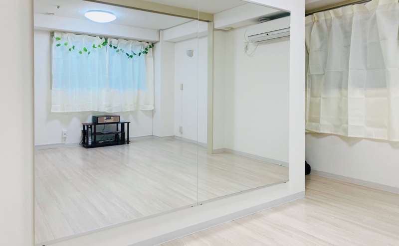 大阪 堺筋線 長堀橋駅２分☆ヨガやダンスの出来るプライベートスタジオ☆レンタルスタジオBee