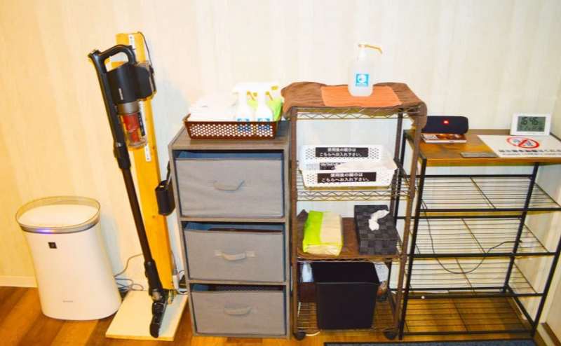 アルコール消毒、空気清浄機、掃除機、掃除に使えるきれいなタオルなど取り揃えています